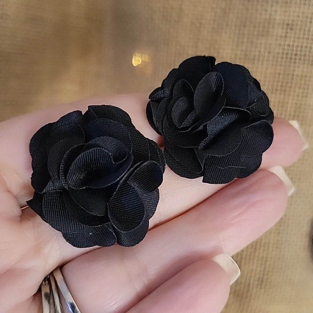 🔥LAST PAIR🔥 BLACK ROSE EARRINGS